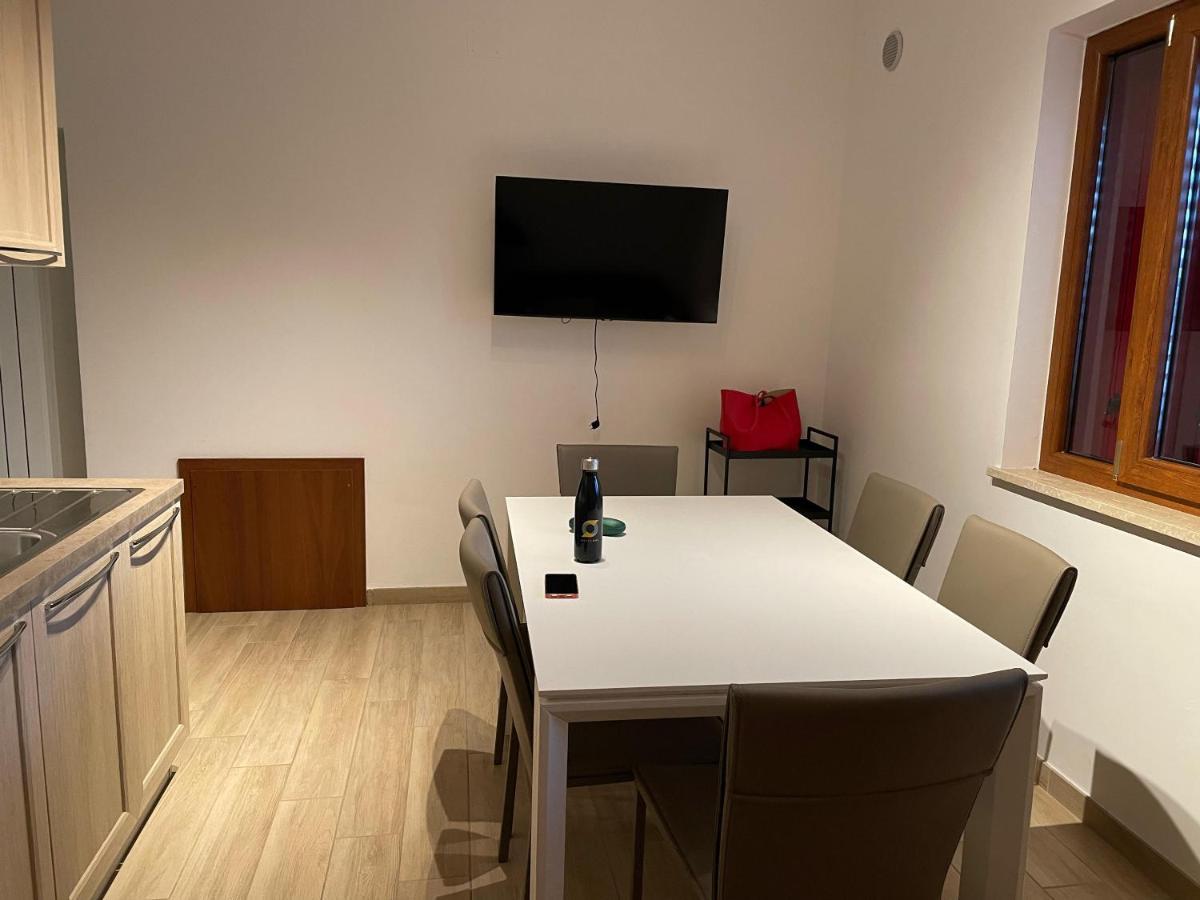 Marta'S Apartment Рокказаро Экстерьер фото